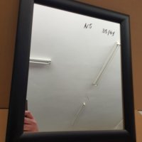 Огледало с дървена рамка с габаритен размер 35х41см, снимка 2 - Други - 40304840