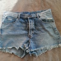 Cheap monday дънкови панталонки, снимка 1 - Къси панталони и бермуди - 38002711