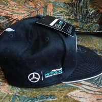 Mercedes Lewis Hamilton нова шапка с автограф AMG F1 Petronas Мерцедес Хамилтън , снимка 5 - Фен артикули - 37621320