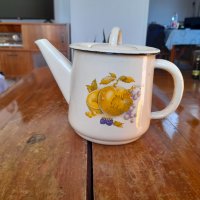 Стар емайлиран чайник #15, снимка 1 - Антикварни и старинни предмети - 42654685