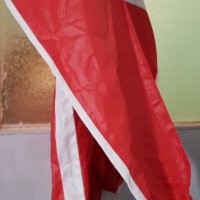Продавам червен анурак летен с джоб и качулка, снимка 4 - Якета - 36691422
