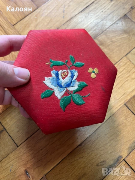 Кутия за бижута с флорални мотиви, снимка 1
