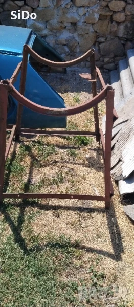 Метална стойка с ориг.дъги за поставяне на варел,бидон,буре и др.подобни съдове за вода и др.подобни, снимка 1