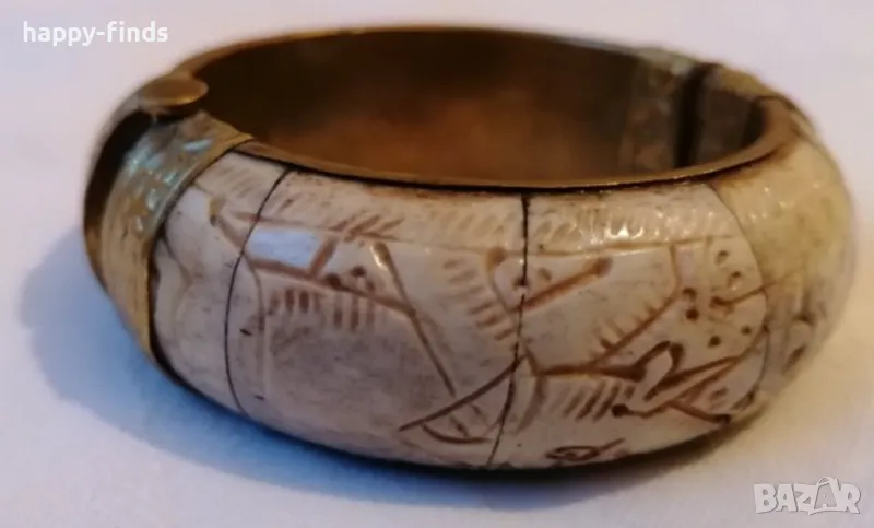 Дамска гривна месинг с ръчна гравюра върху кост, снимка 1