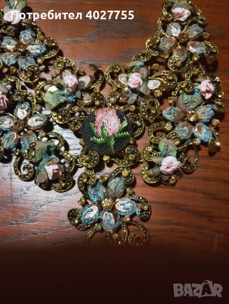 Колие с ръчно ушит гоблен , снимка 1