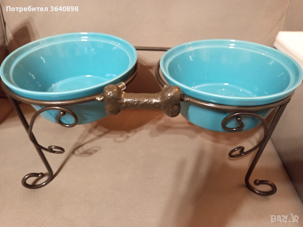 Повдигнатата стойка за купи за кучета BestVida Spark, снимка 1