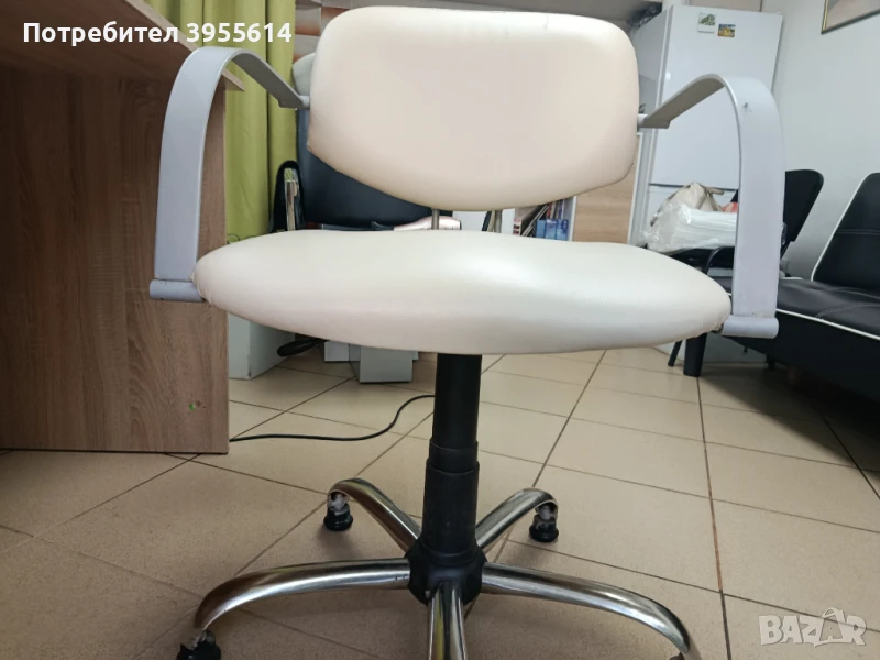 Продавам фризьорски работен стол , снимка 1