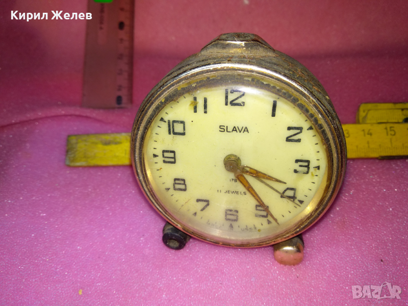SLAVA MADE in USSR Стар КОЛЕКЦИОНЕРСКИ РУСКИ БУДИЛНИК МЕХАНИЧЕН НАСТОЛЕН ЧАСОВНИК СЛАВА СССР 43040, снимка 1