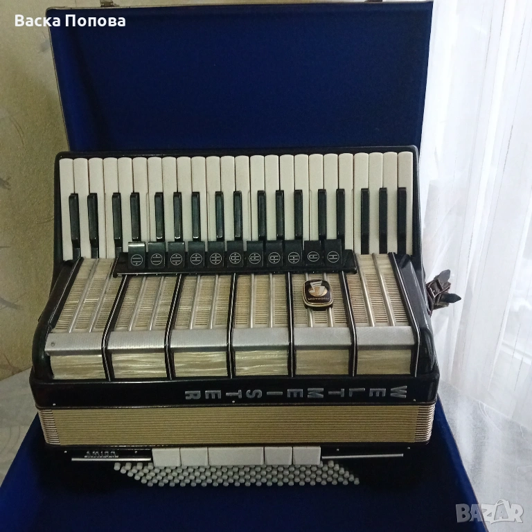 Акордеон  Weltmeister Amigo 120 баса., снимка 1