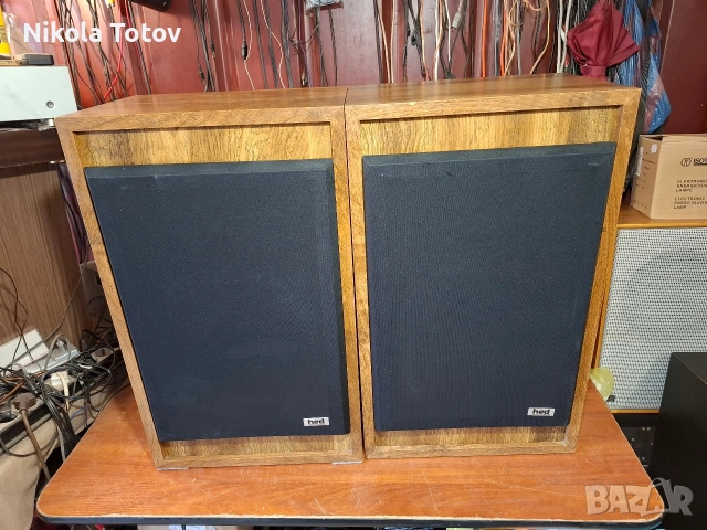 Продават се тонколони Vega. 