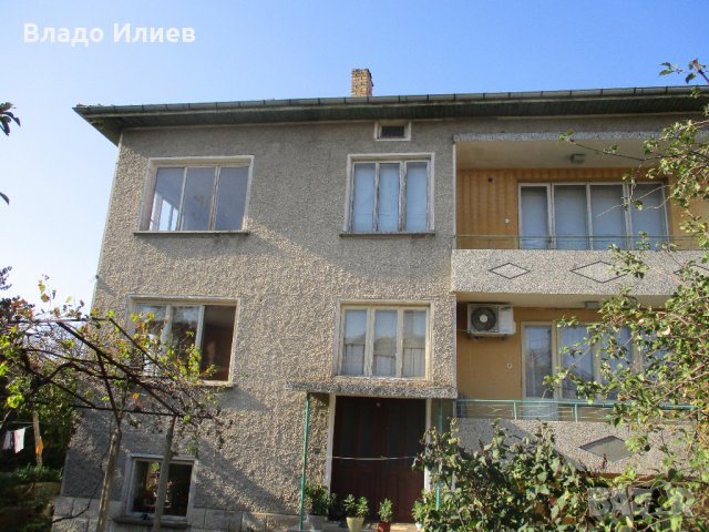 3 -етажна масивна/на плоча/ тухлена къща с двор в с. Гецово,общ .Разград без посредник  и комисиони, снимка 2 - Къщи - 29754638