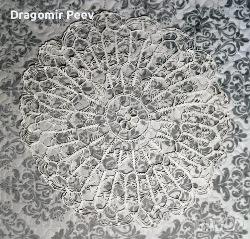 Продавам ново ръчно плетено каре екрю