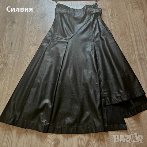 Чисто нова черна дълга лъскава кожена пола с колан, размер "M", снимка 5 - Поли - 52670227