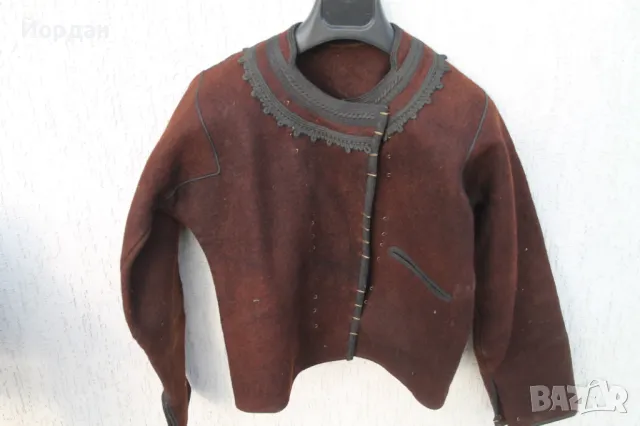 Вълнено елече от народна носия, снимка 18 - Антикварни и старинни предмети - 48967461