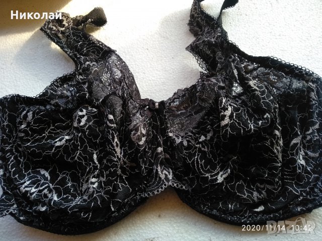 Огромен сутиен размер 90 L