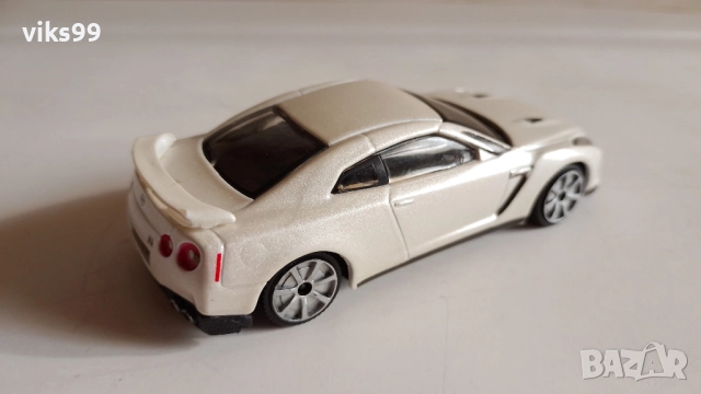 Bburago Nissan GT-R 2009 - Мащаб 1:43, снимка 5 - Колекции - 51512511