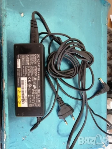 Оригинално зарядно за лаптоп Fujitsu