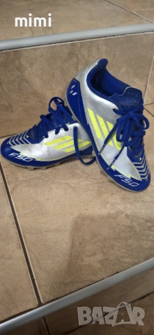 Продавам детски бутонки адидас