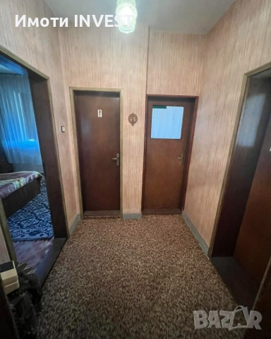 Триетажна къща с двор, гаражи и възможност за разделяне – гр. Попово, снимка 6 - Къщи - 52836009