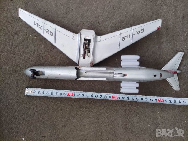 Продавам Ламаринената играчка самолет ИЛ-62, снимка 5 - Други ценни предмети - 37261147
