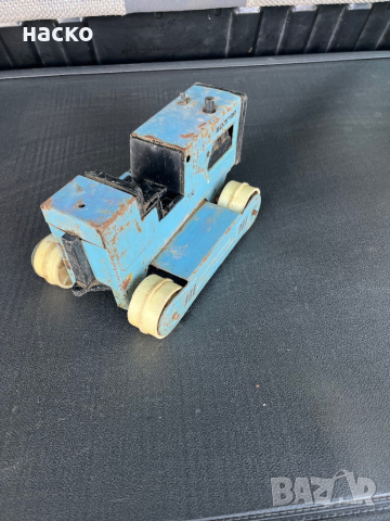 Ретро метална играчка трактор