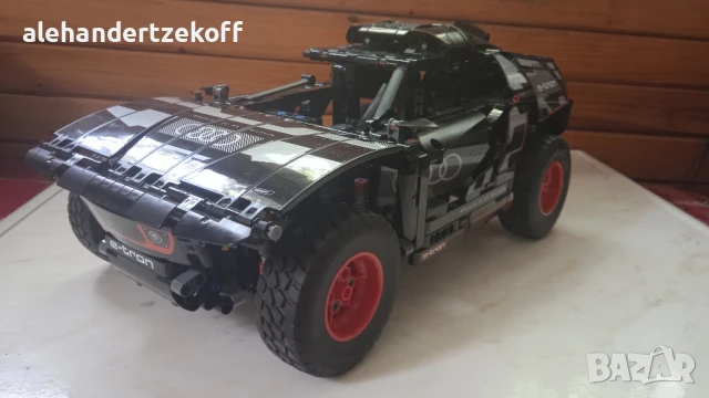 Лего сет Audi RS Q e-tron Фотоапарат Polaroid OneStep SX-70 и други, снимка 3 - Конструктори - 50699453