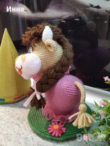 Подарок ”Влюбена кравичка”, Плетена играчка, Ръчно изработена, Перфектен подарък , снимка 9 - Романтични подаръци - 31569226