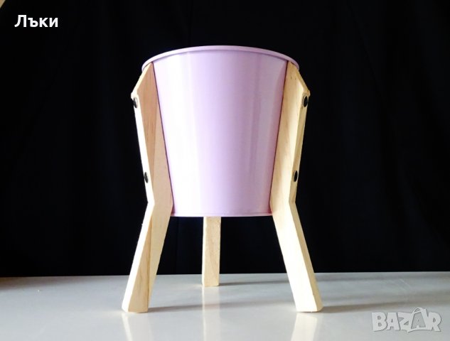 Холандска метална кашпа,саксия с крачета. 