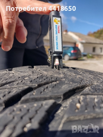Зимни гуми 235/65R17 , снимка 2 - Гуми и джанти - 52164446