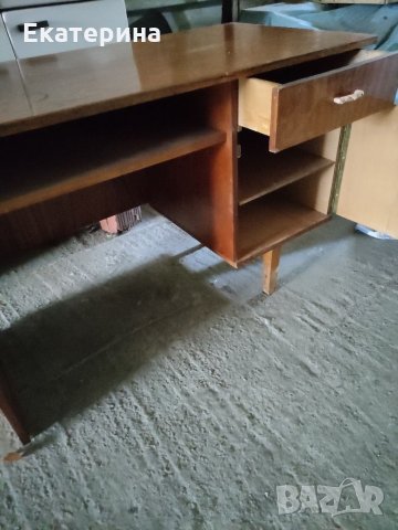 Ученическо бюро масивно и запазено, снимка 2 - Мебели за детската стая - 34000114