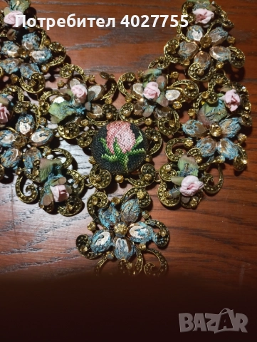 Колие с ръчно ушит гоблен 