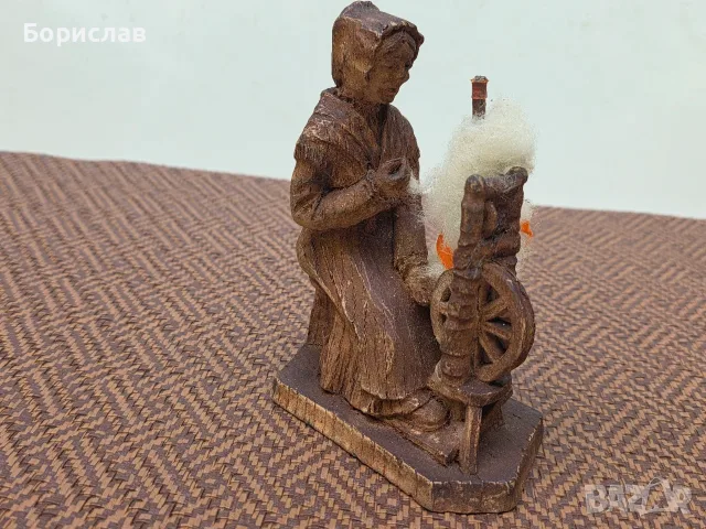 Дървена статоетка - жена предачка, снимка 2 - Антикварни и старинни предмети - 55867789