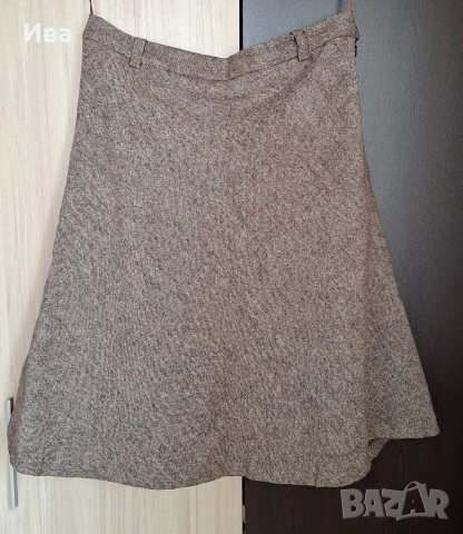 Средно дълга пола с вълна