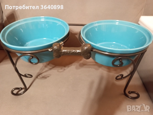 Повдигнатата стойка за купи за кучета BestVida Spark