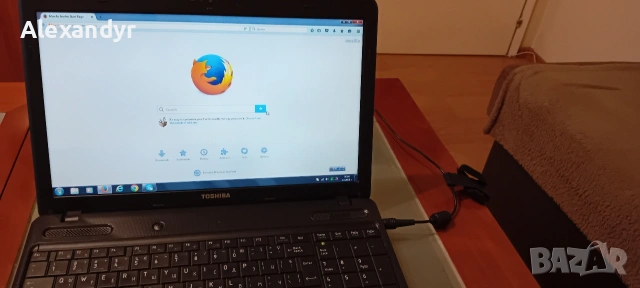 Продавам лаптоп Тошиба.