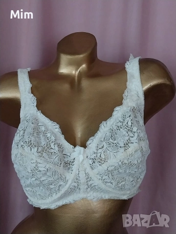 Hunkemoller 85 F Дантелен сутиен цвят екрю 