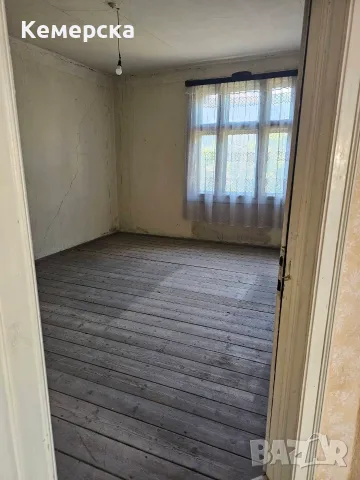 Продава едноетажна къща заедно с 2/3 ид.ч от двора в широк център, снимка 8 - Къщи - 55884742