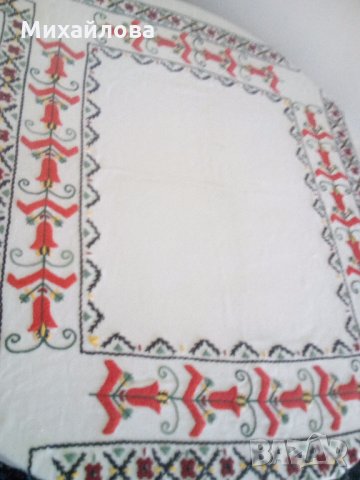 Ръчно извезана покривка, снимка 3 - Гоблени - 34259736