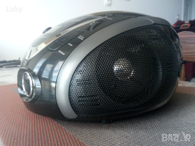 Продавам малка,компактна,настолна,уредба-Радио+CD.Работеща.Австрия., снимка 2 - Аудиосистеми - 42873354