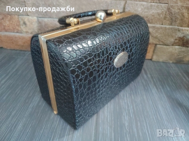 Versace оригинална дамска чанта версаче стара чанта ама лачена, снимка 3 - Чанти - 54169199