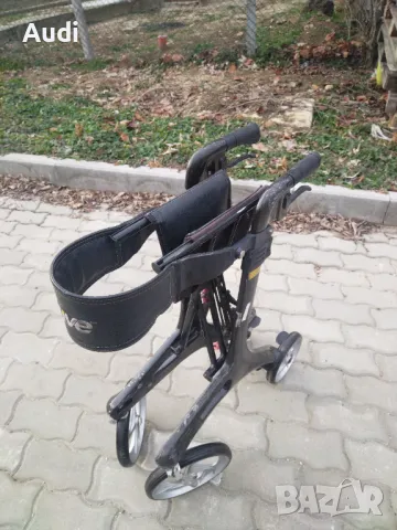 Проходилка ролатор изработена от карбон.  Марка. DRIVE Niro Carbon Изключително лека тежи само 6.3кг, снимка 7 - Ролатори - 48922846