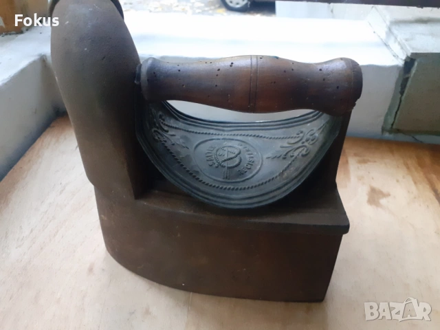 Стара английска ютия с комин, снимка 2 - Антикварни и старинни предмети - 53268825