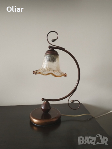 Красива  лампа с абажур от стъкло.
 , снимка 2 - Настолни лампи - 44681793