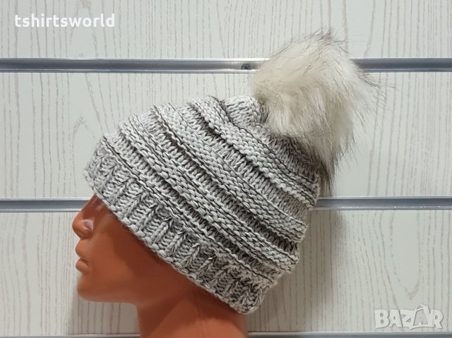 Нова дамска плетена шапка бял меланж с помпон/пух, снимка 2 - Шапки - 30963144