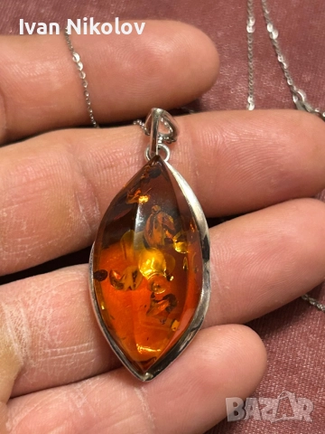 Сребърно колие кехлибар