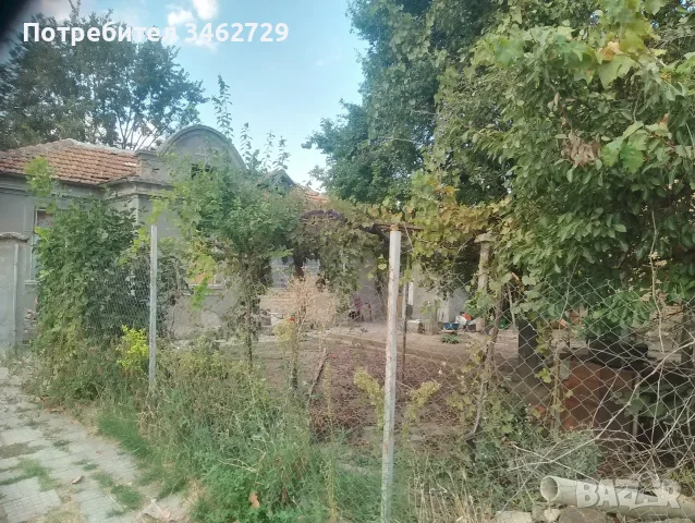 Продавам къща с двор