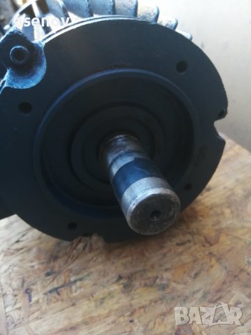 Електрически двигател 750oб, снимка 2 - Електродвигатели - 42881417