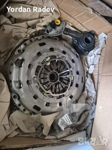 Комплект Съединител с Демпфер (Маховик) LuK за Ford Focus 1 / Transit Connect 1.8 TDCi - 600 0044 00