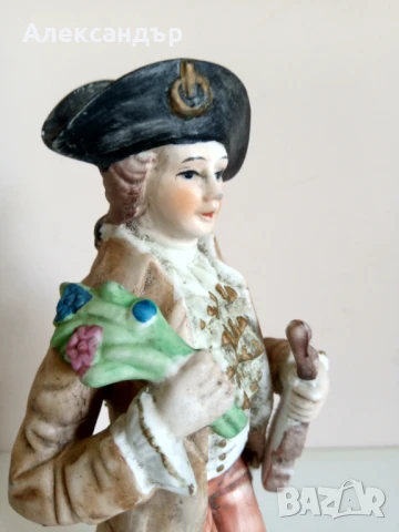 Статуетка бисквитен порцелан CAPODIMONTE маркирана , снимка 5 - Статуетки - 50495569