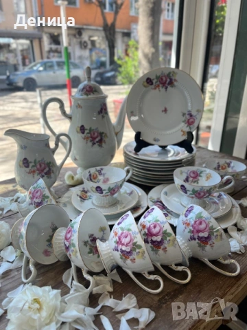 Ухаен букет от Jaeger & Co💗  Издигнати на пиедестал и наградени с елегантна огърлица, бял и фин пор